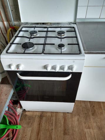 Gasfornuis en el. oven. Knoppen soms los, bovenwarmte stuk.