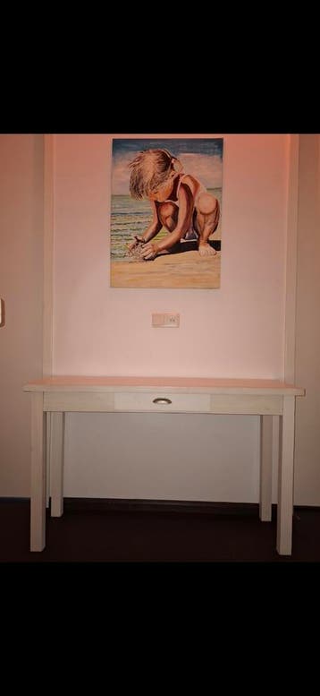Witte sidetable met lade