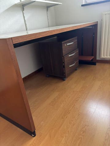 Bureau met lose ladekast