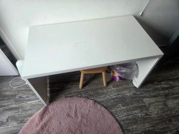 IKEA Kinderbureau met krukje