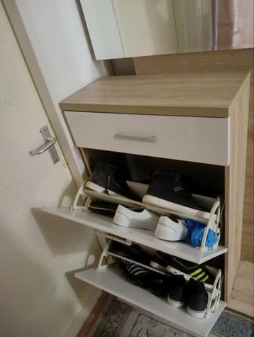 Schoenenkast met spiegel bijna gratis €25