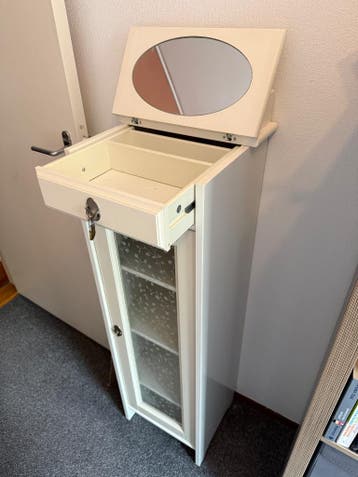 Witte meisjes kast/ dressoir gratis ophalen