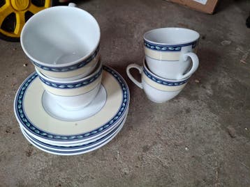 4 kopjes met schoteltjes - gratis ophalen