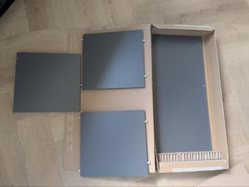GRATIS - Nieuwe grijze plankenset voor kast (ERET van IKEA)