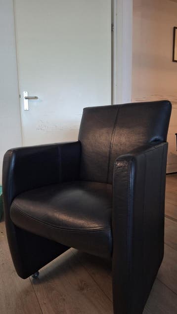 5 comfortabele zwarte leren eetkamer stoelen
