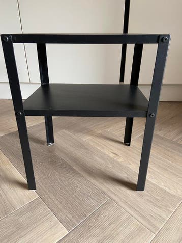 Ikea knarrevik bijzettafel / nachtkastje