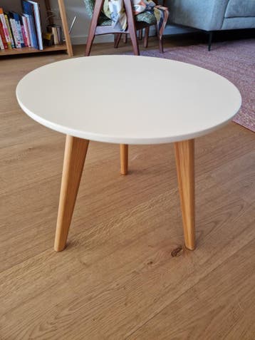 Witte bijzettafel (gratis)