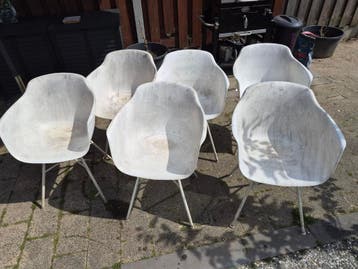 6 Witte Kunststof TuinStoelen - Gebruikt