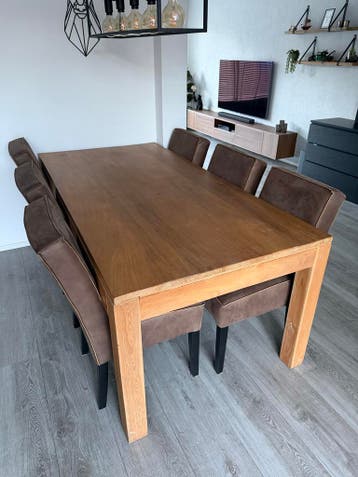Ettafel met 6 stoelen