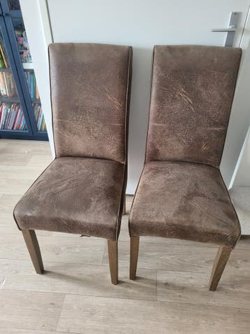 Twee stoelen, zithoogte 45 cm, gratis ophalen