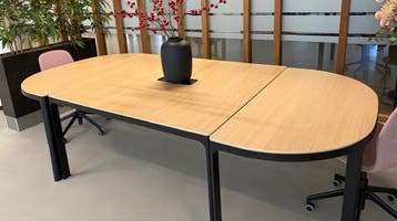 Moderne vergadertafel - Hout en metaal