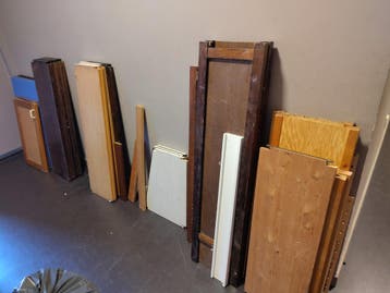 Lundia, gratis ophalen (deuren, planken, steigers)