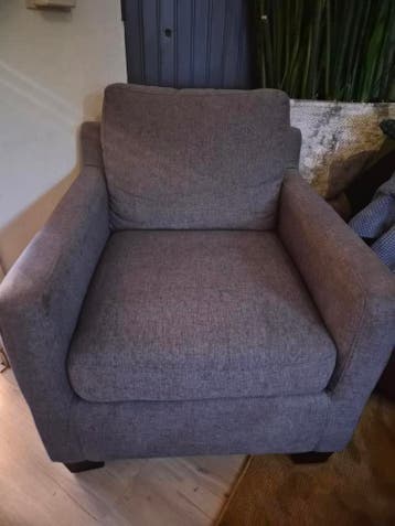 Comfortabele grijze fauteuil