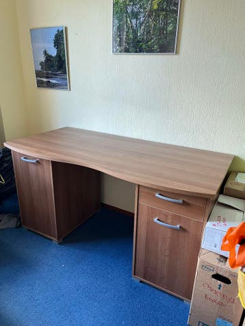 Praktisch bureau met demontabel blad