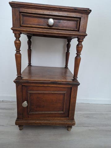 Antiek houten nachtkastje met lade 40 bij 40 x 78 cm hoog