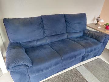 2 blauwe 3-zitsbanken