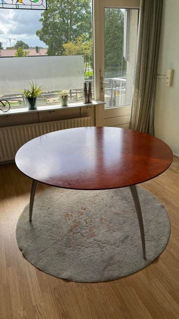 Gratis af te halen: Ronde eettafel