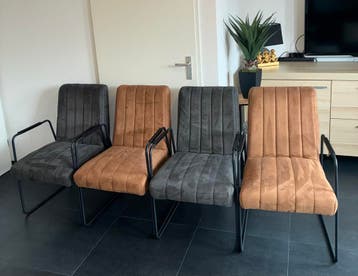 *Gratis* 4 stoelen
