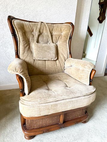Gratis af te halen – comfortabele rotan / webbing fauteuil