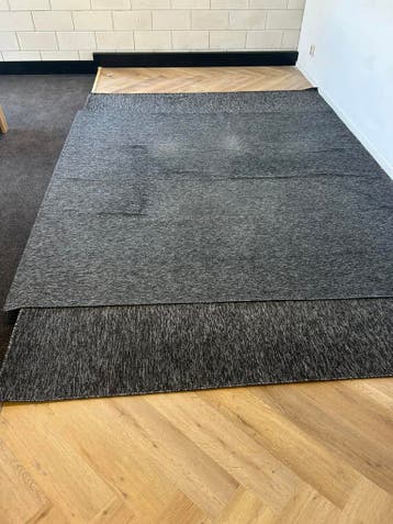 Twee vloerkleden gratis af te halen