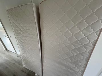 GRATIS 2x matras 90x200
