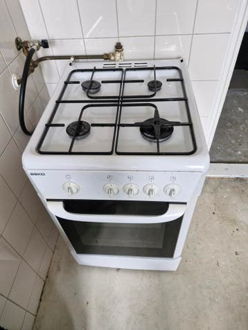 Beko gasfornuis met oven - Wit, 4 pitten gratis