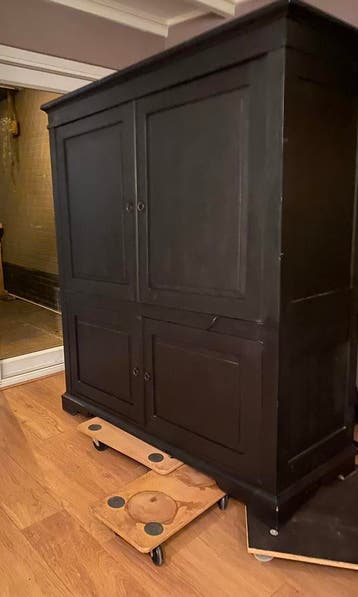 Kast die als bureau / computer / tv kast / meidenkast
