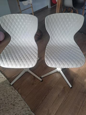 Set van 2 witte draaistoelen