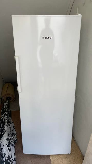 Diepvrieskast Bosch 3 laden + 3 vakken, werkt goed. Gratis!