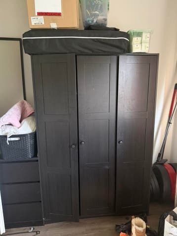 IKEA Kledingkast - Donkerbruin/Zwart met 3 deuren