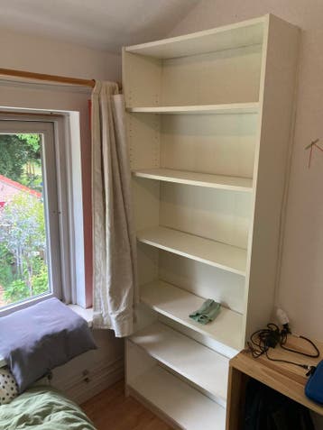 Witte Boekenkast met Verstelbare Planken - Gratis Af te Hale
