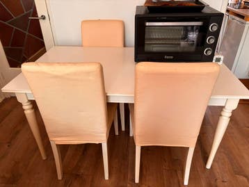 Uitschuifbare eettafel met 4 stoelen - Vlaardingen