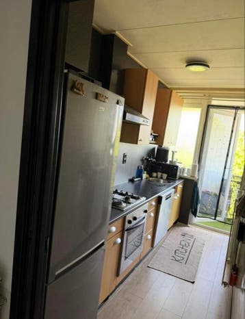 Gratis goed onderhouden keuken met oven en gaskookplaat