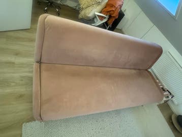 Gratis op te halen: Roze slaap-bank - in prima conditie