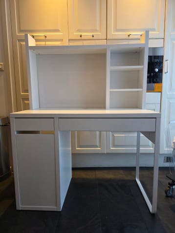 Wit bureau met opbouw en lades - Ideaal voor de kinderkamer