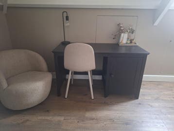 Gratis bureau 140x60x74 - zelf te repareren