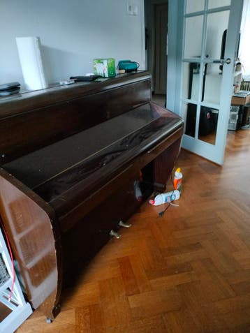 Gratis Piano - Klinkt steeds goed, moet weg!