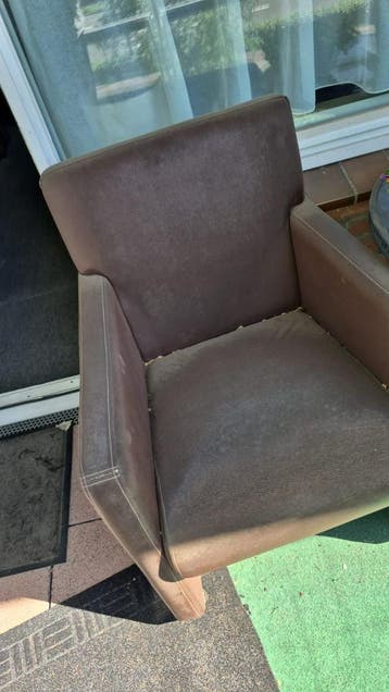 2x Bruine fauteuil stoelen ophalen Tilburg.