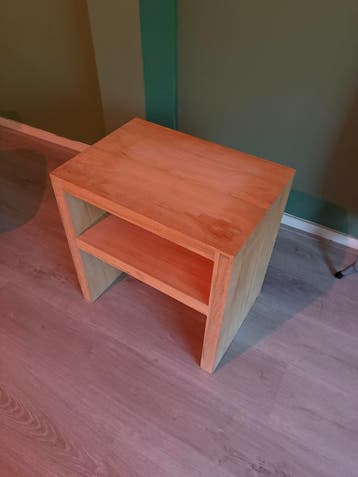 SPOED: Houten bijzettafel met opbergruimte