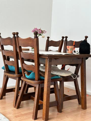 Gratis Eettafel met uitschuiffunctie