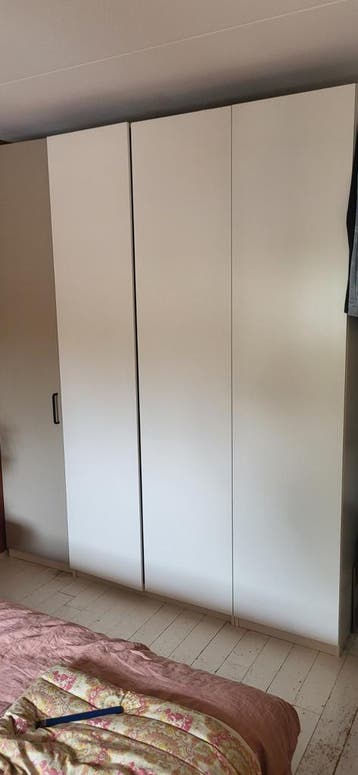 Gratis Witte pax kledingkast met deuren