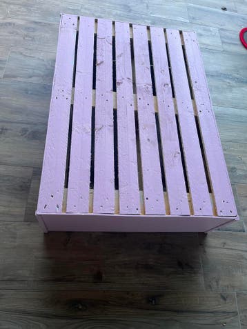 Lila houten pallet voor decoratie of meubel