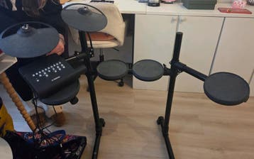 Yamaha elektronisch drumstel krijg hem niet aan de praat