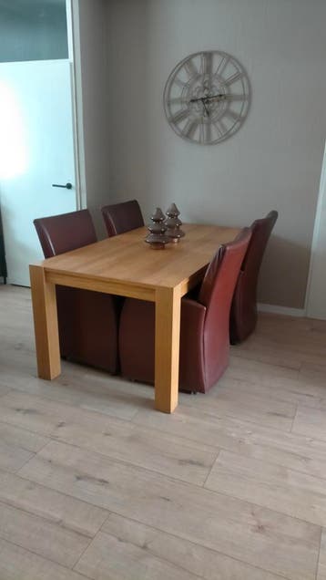 Ikea eettafel gefineerd met 4 stoelen