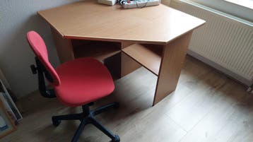 Gratis hoekbureau op te halen voor donderdag
