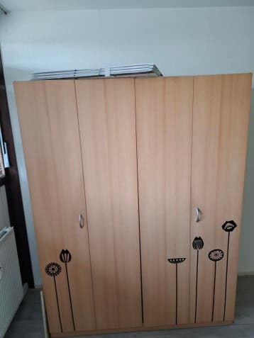 Kledingkast met bloemmotief - Ruime opbergruimte