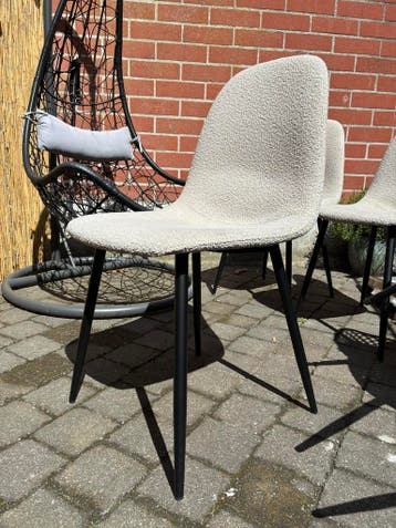 Gratis ophalen, 4 zandkleurige eetkamerstoelen, zwarte poten