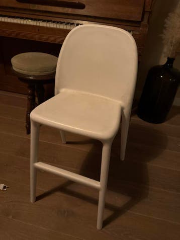 Witte kunststof Ikea stoel