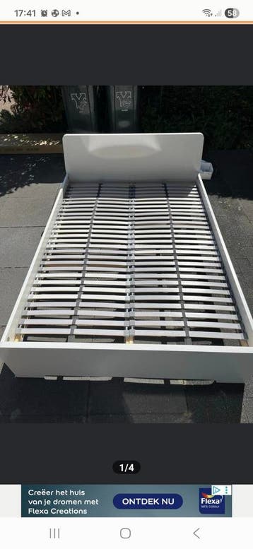 Gratis Ikea bed + een Tweepersoonsmatras - zo goed als nieuw
