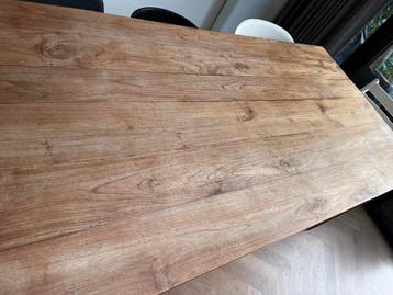 Gratis! Robuuste houten eettafel